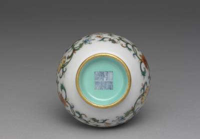 图片[3]-Vase with flowers of the four seasons in fencai polychrome enamels, Qing dynasty, Qianlong reign (1736-1795)-China Archive